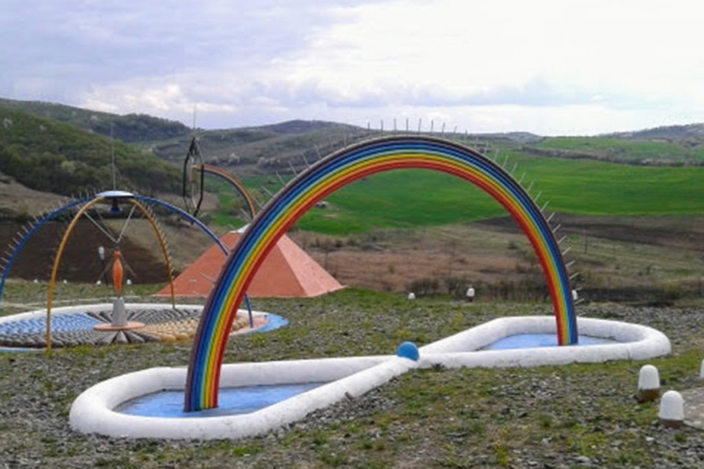Tauseni Monuments - Model for Rainbow
